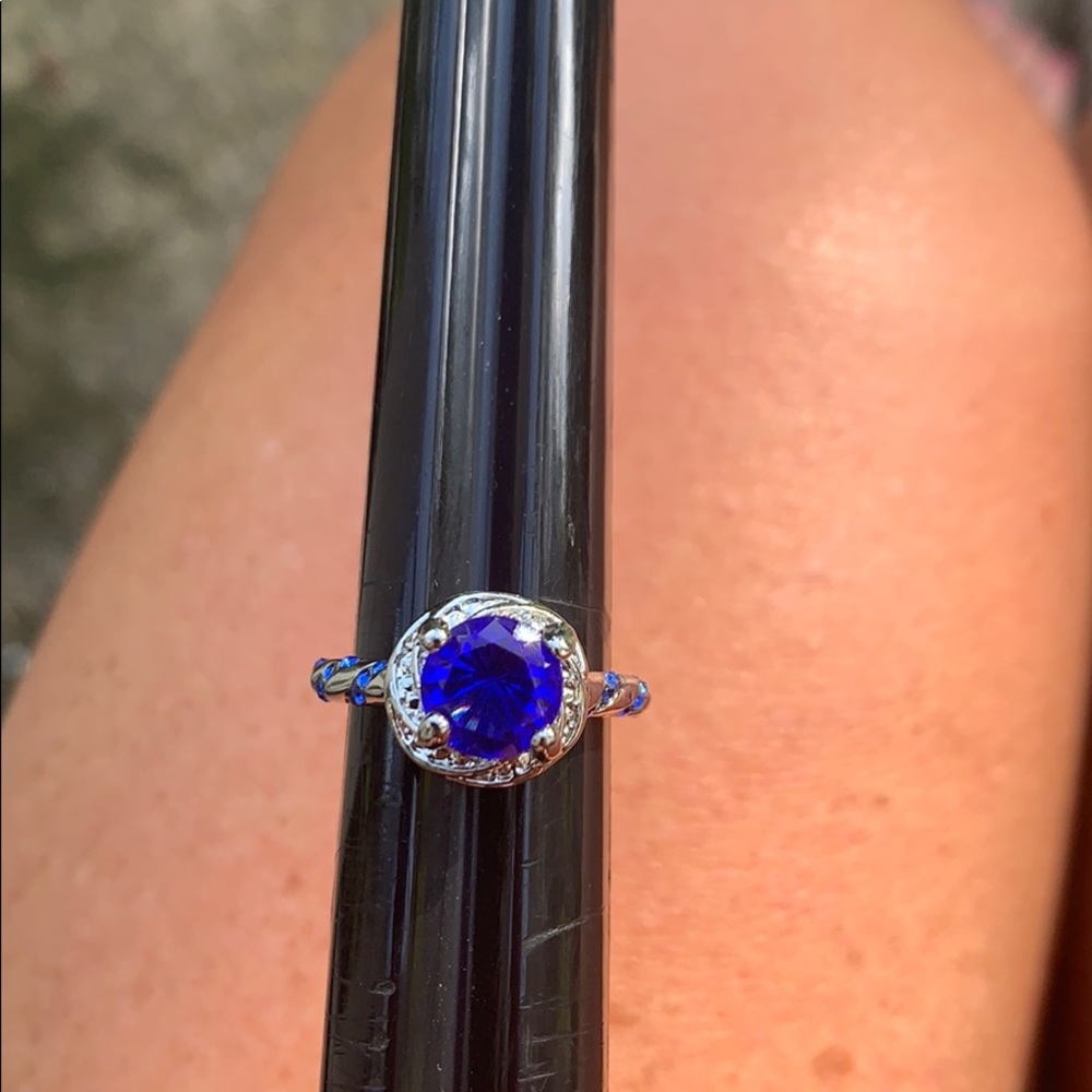 Silver-tone Blue Stone Costume Ring 👠 - Picture 9 of 10